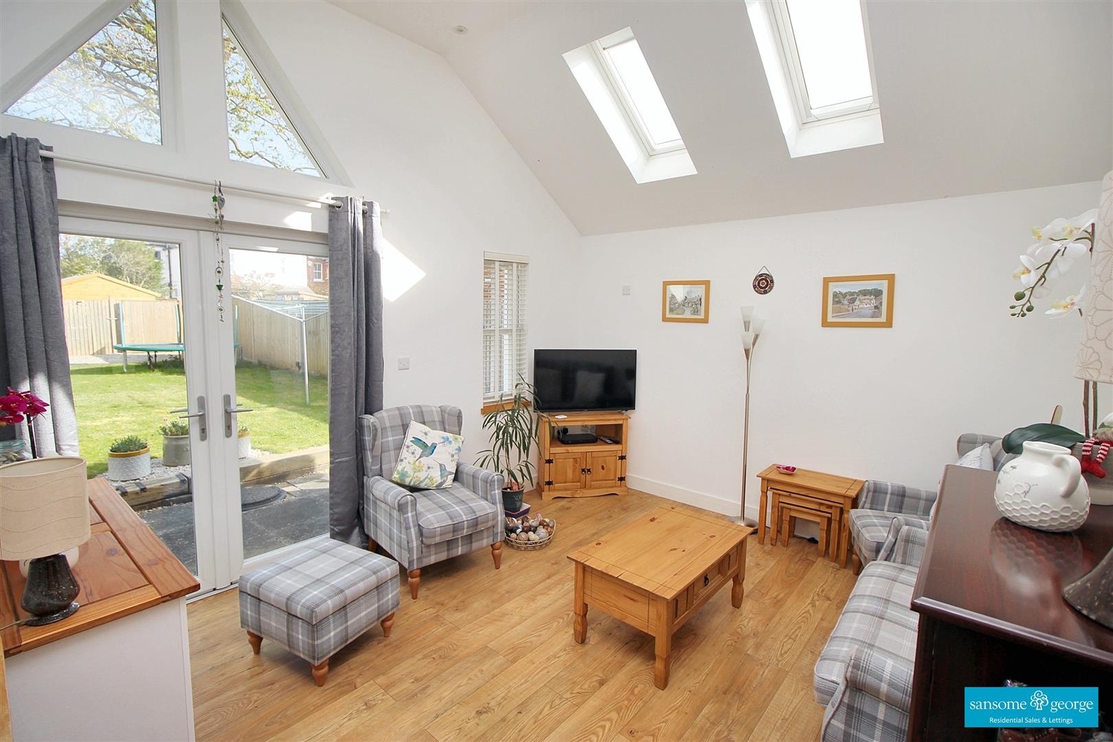 2 bed property in Victoria Road, Tilehurst